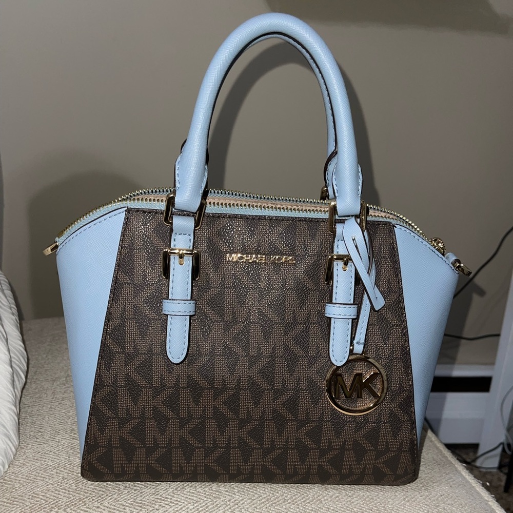 Micheal Kors Ciara Medium Messenger